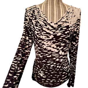 Dana Buchman black and white top with side ruching size medium